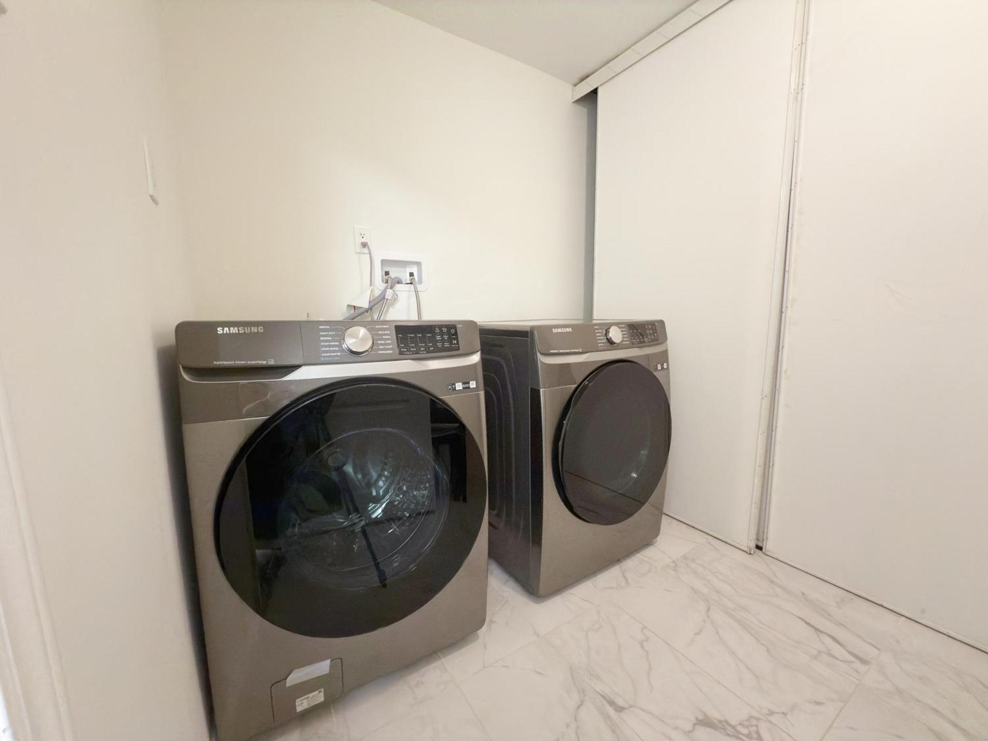 Cozy Room With Private Bath Near Don Mills Subway 토론토 외부 사진