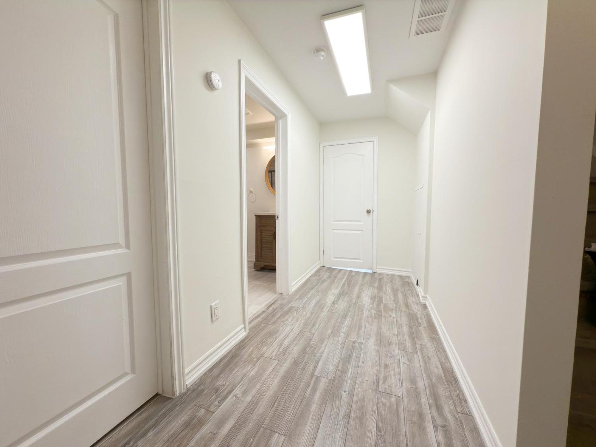 Cozy Room With Private Bath Near Don Mills Subway 토론토 외부 사진