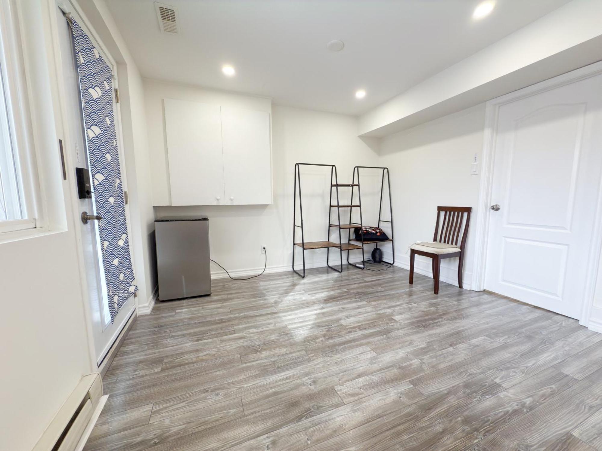Cozy Room With Private Bath Near Don Mills Subway 토론토 외부 사진