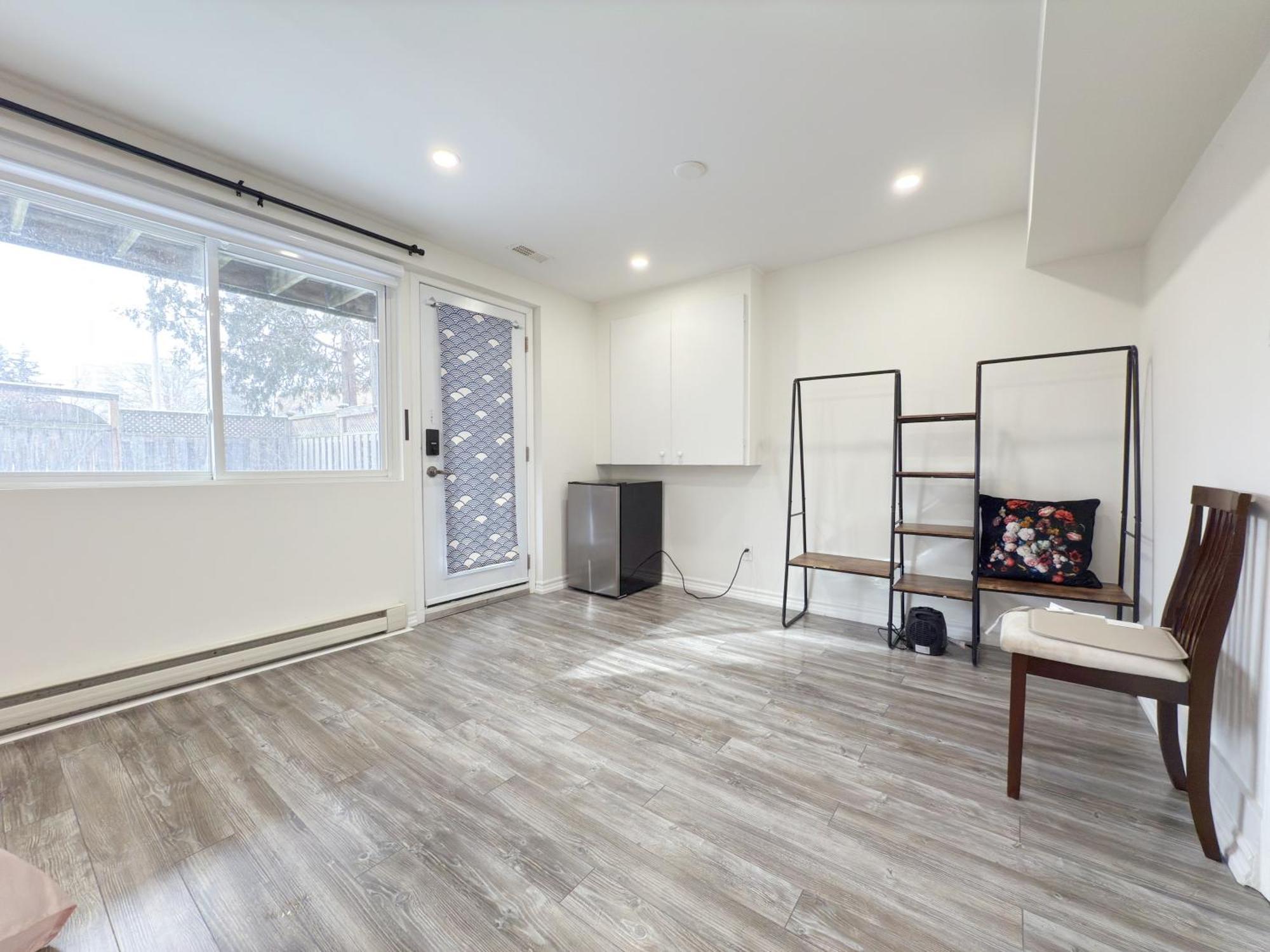 Cozy Room With Private Bath Near Don Mills Subway 토론토 외부 사진