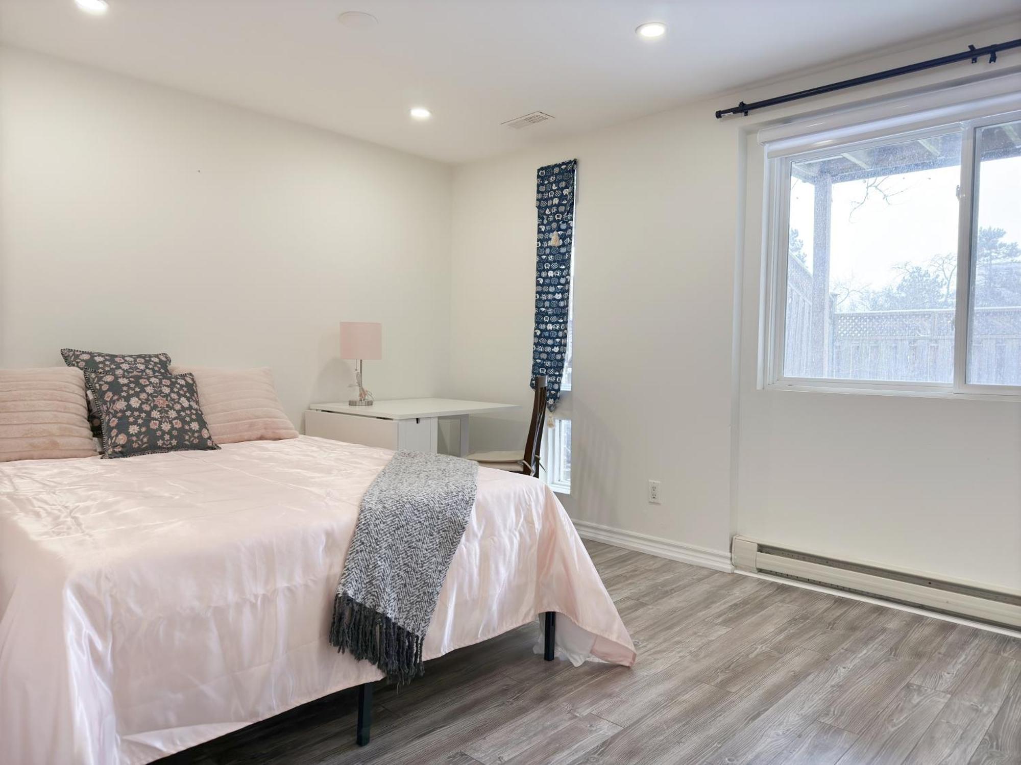 Cozy Room With Private Bath Near Don Mills Subway 토론토 외부 사진